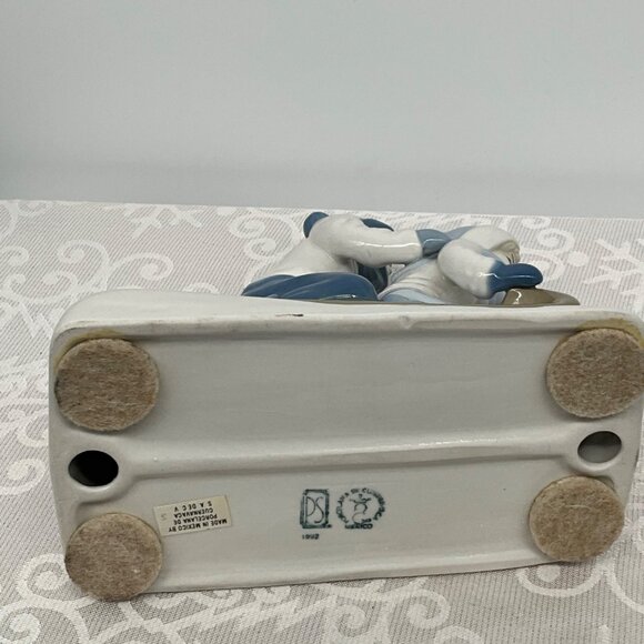 Porcelain Figurine Children Sledding 1992 Mexican Art DS Signed 5" x 4" Winter D - Picture 4 of 9